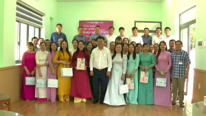 Chủ tịch UBND Phường Bình Lộc tặng quà nhân kỷ niệm 116 năm Ngày Quốc tế Phụ nữ (8/3/1910 – 8/3/2026)