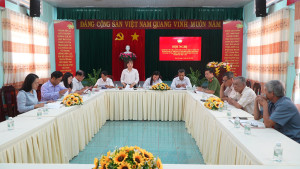 Ủy ban MTTQVN phường Bình Lộc giám sát việc lập và niêm yết danh sách cử tri bầu cử