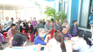 Phường Bình Lộc tổ chức khám bệnh và cấp thuốc miễn phí cho người dân