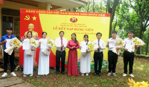 LỄ KẾT NẠP ĐẢNG VIÊN TẠI ĐỊA CHỈ ĐỎ - ĐỀN THỜ LIỆT SĨ SUỐI TRE, PHƯỜNG BÌNH LỘC