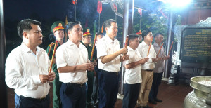 Đồng chí Vũ Hồng Văn – Ủy viên BCH Trung ương Đảng, Bí thư Thành ủy, Trưởng đoàn Đại biểu Quốc hội khóa XVI thành phố Đồng Nai viếng Đền thờ liệt sĩ Long Khánh