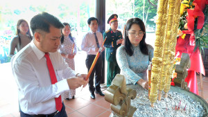 Phường Bình Lộc viếng Đền thờ liệt sĩ, Nhà bia liệt sĩ nhân kỷ niệm 96 năm ngày thành lập Đảng Cộng sản Việt Nam