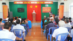 Đảng bộ phường Bình Lộc trao tặng huy hiệu 60 năm tuổi Đảng
