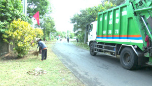 Phường Bình Lộc ra quân dọn dẹp vệ sinh môi trường chào mừng thành lập thành phố Đồng Nai