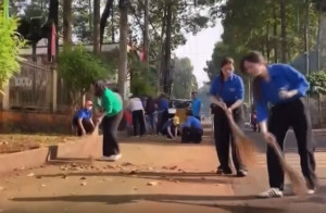 Phường Bình Lộc phát động ra quân làm vệ sinh môi trường, tôn tạo cảnh quan chào mừng Đại hội Đại biểu Đảng bộ các cấp