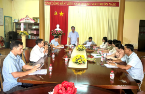 Phó Chủ tịch UBND phường Trần Văn Tuấn làm việc với Trung tâm Dịch vụ tổng hợp