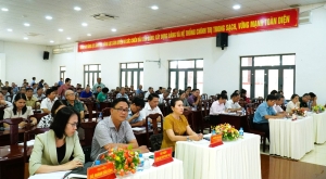 Đại biểu quốc hội tiếp xúc cử tri phường Bình Long