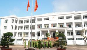 Công an Phường Bình Long chào cờ đầu tháng 7 năm 2025