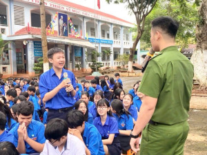 TUYÊN TRUYỀN PHÒNG, CHỐNG MA TUÝ CHO HƠN 600 HỌC SINH TRƯỜNG THCS AN LỘC