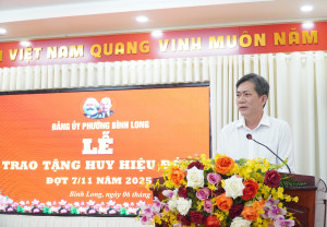 Bình Long: 23 Đảng viên được trao tặng huy hiệu đảng