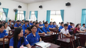 Hơn 60 quần chúng ưu tú tham gia lớp nhận thức về đảng