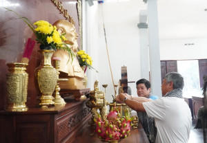 ĐOÀN CÔNG TÁC CÔNG TY XỔ SỐ KIẾN THIẾT BÌNH PHƯỚC VÀ ĐỒNG NAI DÂNG HƯƠNG TẠI MỘ 3.000 NGƯỜI