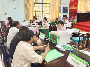 VỐN CHÍNH SÁCH TẠI NHCSXH BÌNH LONG: ĐIỂM TỰA VỮNG CHẮC CHO HÀNH TRÌNH GIẢM NGHÈO BỀN VỮNG