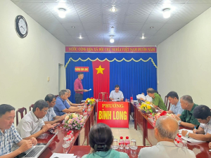 Phòng Giao dịch NHCSXH Bình Long tiếp tục phối hợp với tổ chức chính trị xã hội
