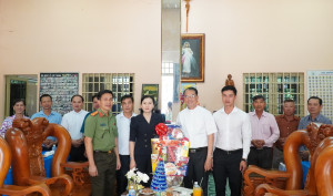 LÃNH ĐẠO PHƯỜNG BÌNH LONG THĂM, CHÚC MỪNG CÁC CƠ SỞ TÔN GIÁO NHÂN DỊP LỄ GIÁNG SINH 2025