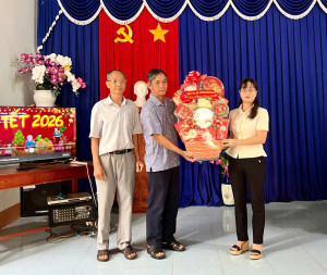 LÃNH ĐẠO PHƯỜNG BÌNH LONG THĂM CHÚC TẾT ĐẢNG VIÊN CAO TUỔI ĐẢNG