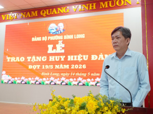 Phường Bình Long trao tặng Huy hiệu Đảng đợt 19/5 cho 20 đảng viên