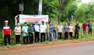 NÔNG DÂN BÌNH LONG RA QUÂN DỌN DẸP VỆ SINH MÔI TRƯỜNG CHÀO MỪNG THÀNH LẬP THÀNH PHỐ ĐỒNG NAI
