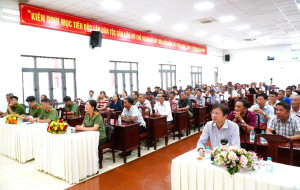 Hơn 200 người dân phường Bình Long được tuyên truyền pháp luật