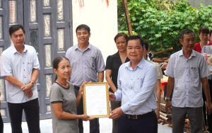 Bình Long bàn giao Nhà đại đoàn kết cho gia đình bà Ô Thị Thùy Linh