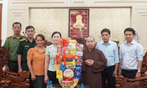 Lãnh đạo phường Bình Long thăm chúc mừng các cơ sở tôn giáo nhân dịp Đại lễ phật đản