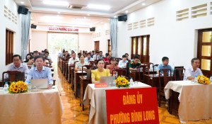 LÃNH ĐẠO PHƯỜNG BÌNH LONG DỰ HỘI NGHỊ SƠ KẾT 01 NĂM THỰC HIỆN MÔ HÌNH TỔ CHỨC CHÍNH QUYỀN ĐỊA PHƯƠNG 02 CẤP