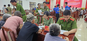 MỆNH LỆNH TỪ TRÁI TIM – CÔNG AN PHƯỜNG BÌNH LONG ĐỒNG HÀNH CÙNG THÂN NHÂN LIỆT SĨ TRONG CÔNG TÁC THU NHẬN MẪU SINH PHẨM AND