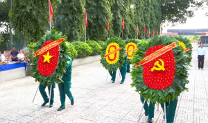 BÌNH LONG VIẾNG NGHĨA TRANG LIỆT SĨ NHÂN DỊP QUỐC KHÁNH 2/9