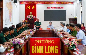 Thiếu tướng Trần Chí Tâm, Phó Chính ủy Quân khu 7 làm việc với phường Bình Long