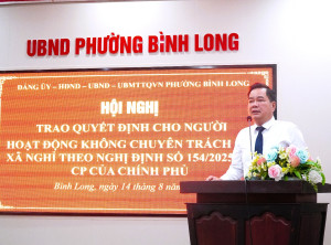 Phường Bình Long công bố quyết định nghỉ thôi việc cho người hoạt động không chuyên trách