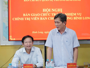 HỘI NGHỊ BÀN GIAO CHỨC TRÁCH, NHIỆM VỤ CHÍNH TRỊ VIÊN BAN CHỈ HUY QUÂN SỰ PHƯỜNG