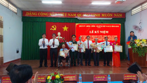 XÃ BÌNH MINH LONG TRỌNG TỔ CHỨC LỄ KỶ NIỆM 80 NĂM QUỐC KHÁNH VÀ TRAO TẶNG HUY HIỆU ĐẢNG ĐỢT 02/9/2025