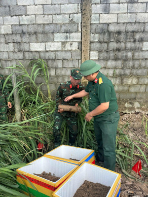 BÀN GIAO VẬT LIỆU NỔ SAU CHIẾN TRANH