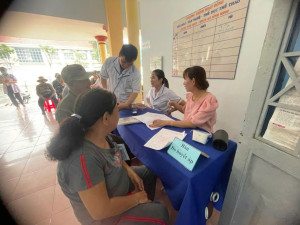 KHÁM SỨC KHỎE, SÀNG LỌC BỆNH CHO NGƯỜI CAO TUỔI