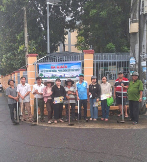 UBND XÃ TIẾP TỤC RA QUÂN DỌN VỆ SINH MÔI TRƯỜNG, PHÒNG BỆNH SỐT XUẤT HUYẾT