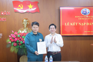 Chi bộ Quân sự xã Bình Minh tổ chức Lễ kết nạp đảng viên mới