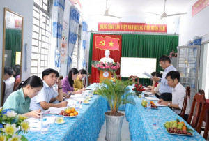 KIỂM TRA VIỆC THỰC HIỆN NGHỊ QUYẾT, CHỈ THỊ TẠI CHI BỘ TRƯỜNG THCS MINH ĐỨC