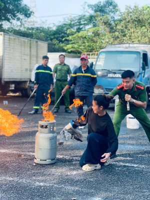 THAM DỰ HUẤN LUYỆN NGHIỆP VỤ PHÒNG CHÁY, CHỮA CHÁY, CỨU NẠN, CỨU HỘ NĂM 2025