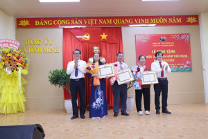 XÃ BÌNH MINH LONG TRỌNG TỔ CHỨC LỄ TRAO TẶNG HUY HIỆU ĐẢNG DỊP 03/02/2026