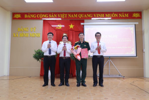 ĐẢNG ỦY XÃ TỔ CHỨC HỘI NGHỊ CÔNG BỐ CÁC QUYẾT ĐỊNH CỦA BAN THƯỜNG VỤ TỈNH ỦY VỀ CÔNG TÁC CÁN BỘ