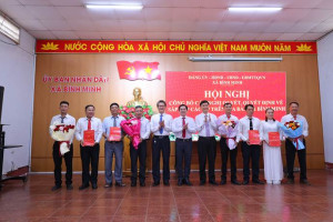 XÃ BÌNH MINH CÔNG BỐ CÁC NGHỊ QUYẾT, QUYẾT ĐỊNH VỀ SẮP XẾP, TỔ CHỨC LẠI CÁC ẤP