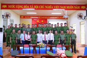 ĐẢNG BỘ CÔNG AN XÃ BÌNH MINH CÔNG BỐ QUYẾT ĐỊNH THÀNH LẬP CÁC CHI BỘ TRỰC THUỘC