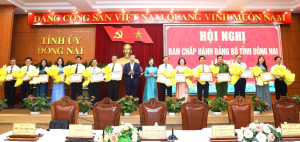 Đảng bộ phường Bình Phước vinh dự được Tỉnh uỷ Đồng Nai trao...