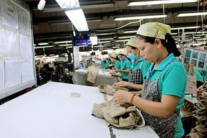 Hỗ trợ doanh nghiệp thực hiện điều chỉnh lương tối thiểu vùng năm 2018