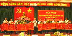 ​Khen thưởng các Đảng bộ trực thuộc tỉnh