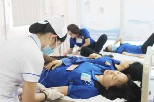 ​Gần 50 công nhân bị ngộ độc thực phẩm