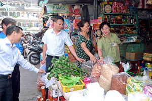 Không để thiếu hàng, sốt giá dịp Tết