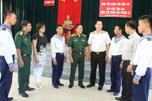 Thăm, chúc Tết quân dân huyện đảo Trường Sa