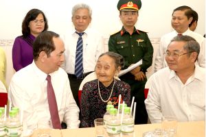 ​Chủ tịch nước Trần Đại Quang thăm các đối tượng chính sách trong trận đánh Mậu Thân