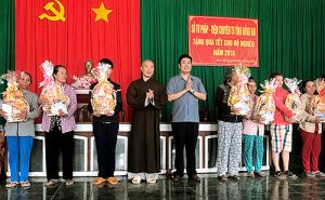 Các sở, ngành, địa phương thăm, tặng quà Tết gia đình chính sách, hộ nghèo